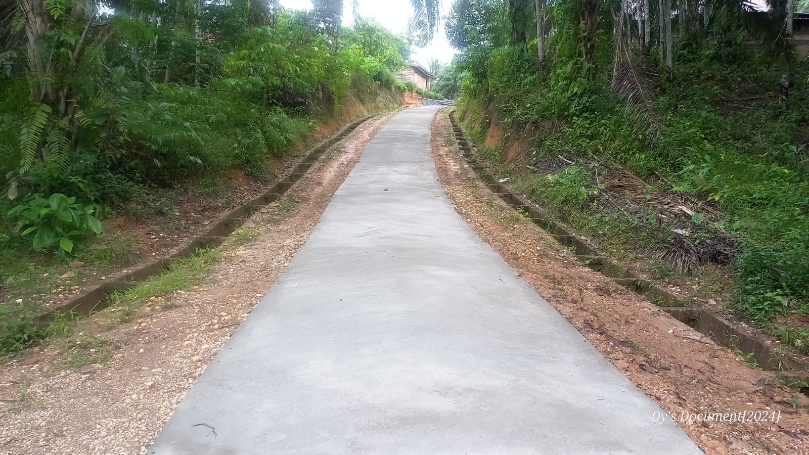 Pembangun Cor Rabat Beton Jalan Lingkungan RT 18 – RT 19 Dusun Sidorejo Tahun Anggaran 2024 selesai 100%